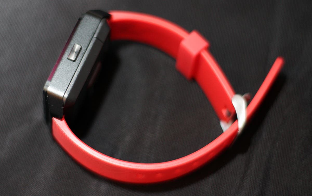 Microwear H5 Review: The World's First 4G-enabled Smartwatch