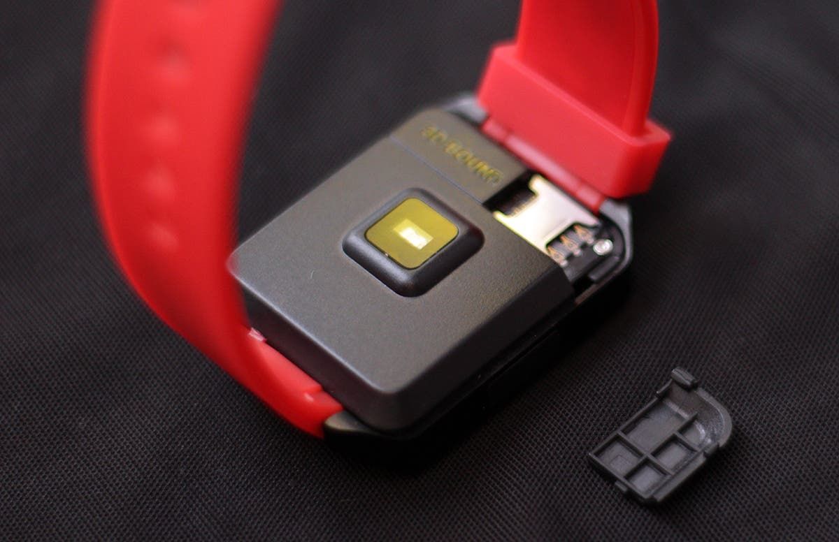 Microwear H5 Review: The World's First 4G-enabled Smartwatch