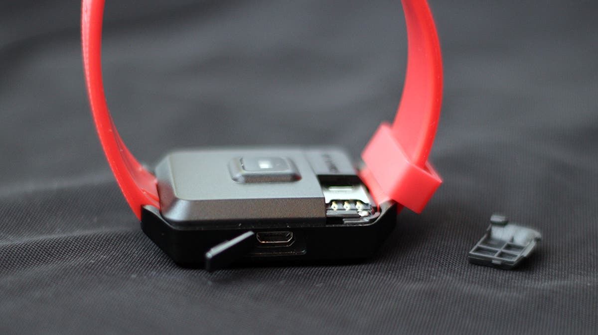 Microwear H5 Review: The World's First 4G-enabled Smartwatch