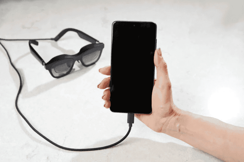 New smart glasses show conversations on the lenses in real-time