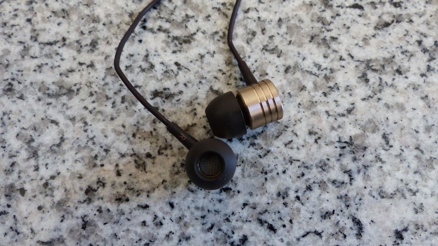 Xiaomi Piston 2 Review: Ear-worthy $20 buds?