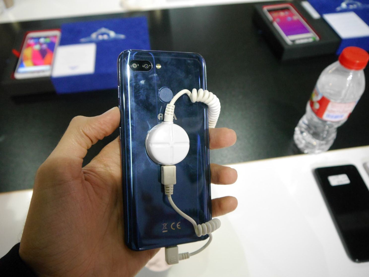 iLA Silk Qualcomm-Powered 18:9 Phone Hands-On from MWC 2018