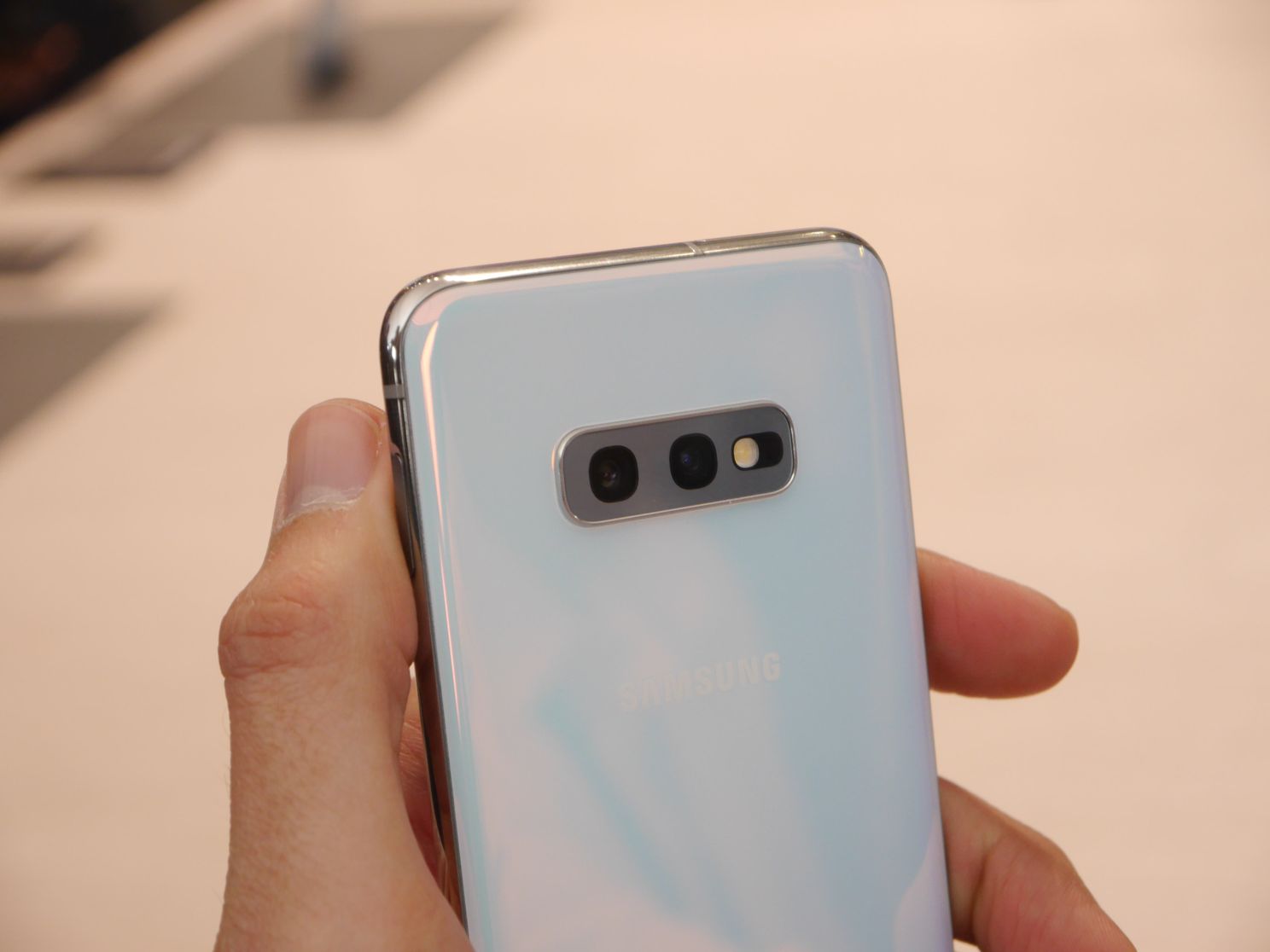 Samsung Galaxy S10E Hands-On from MWC 2019