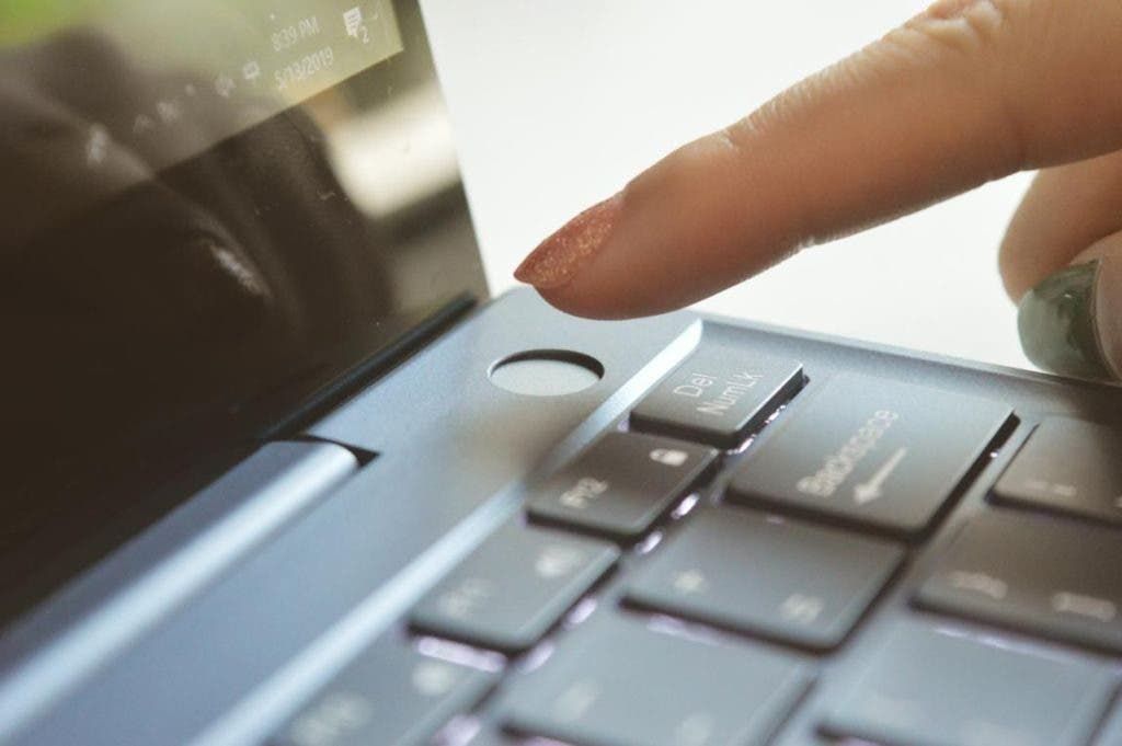 XIDU Tour Pro laptop is equipped with capacitative fingerprint