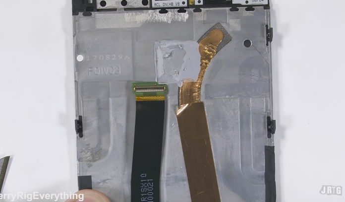 Razer Phone Teardown Video: Massive Heat Pipe & Tiny Vibrator