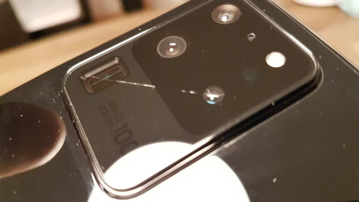 Samsung is sued for design flaws on the Galaxy S20 series