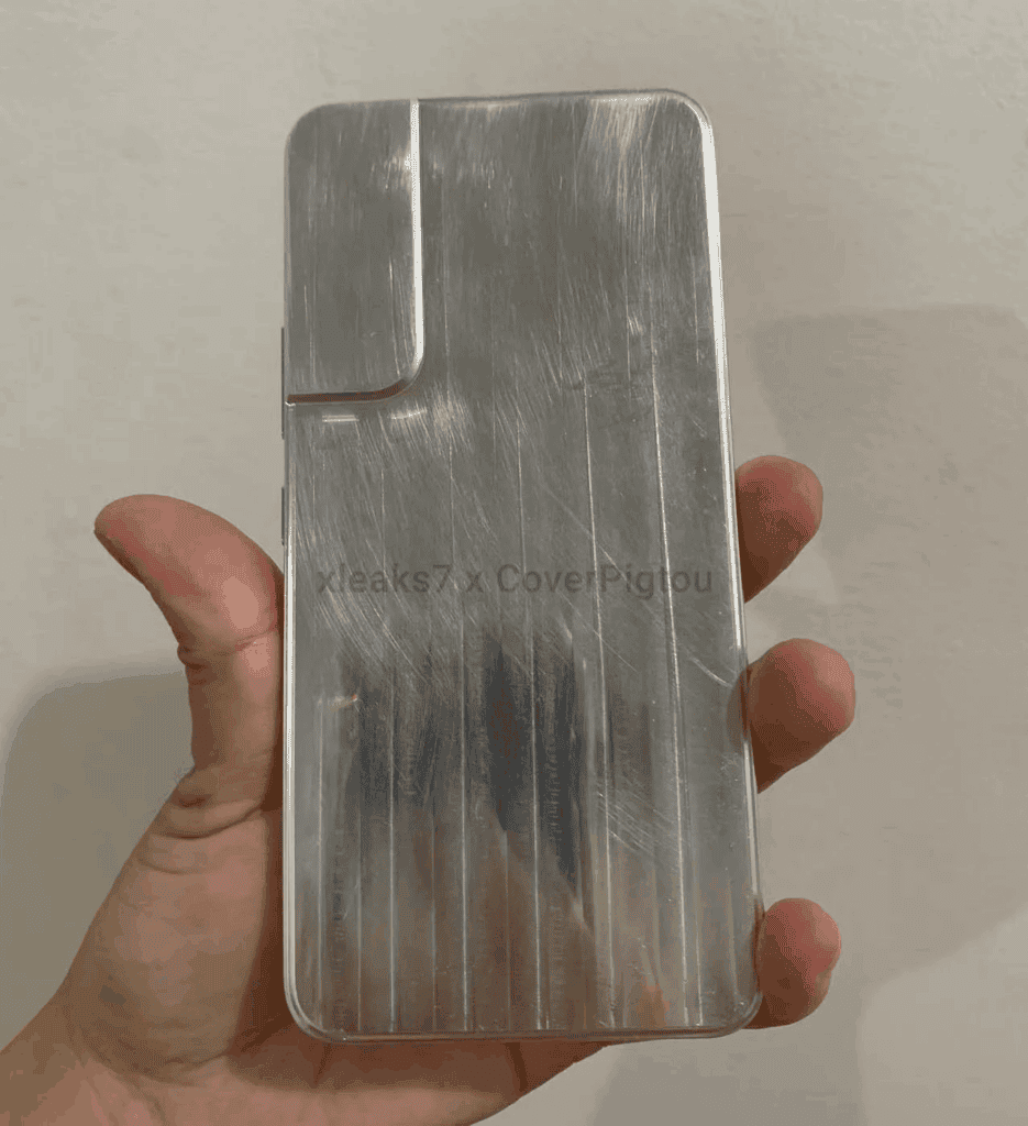 Samsung Galaxy S22 can be operated with one hand