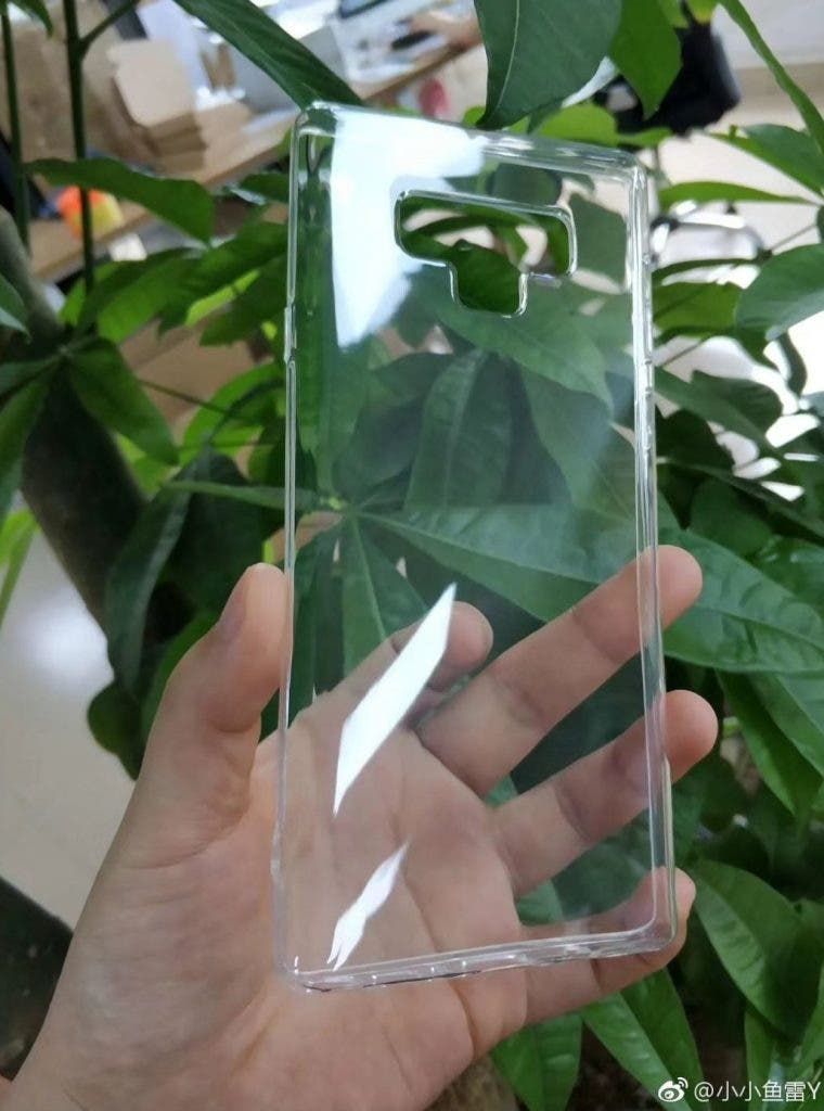 Galaxy Note 9 protective cases appear, show a fifth physical mystery button