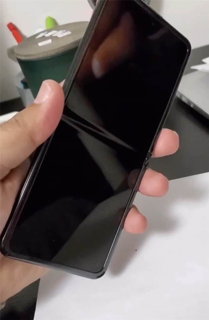 Samsung Galaxy Z Flip Video appears online - It's Sleek