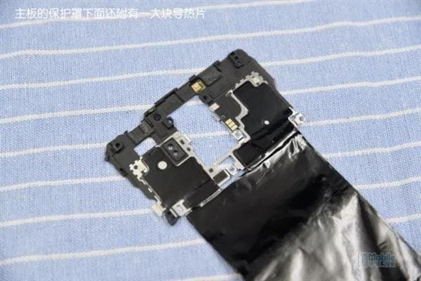 Huawei Mate 10 Tear Down: Look Inside of the 1st Phone With AI Chip