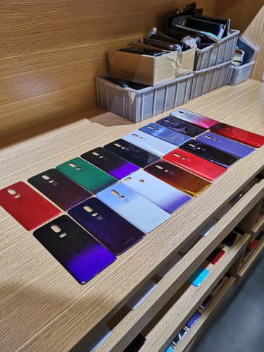 OnePlus 6 prototypes shows a range of gradient colored variants