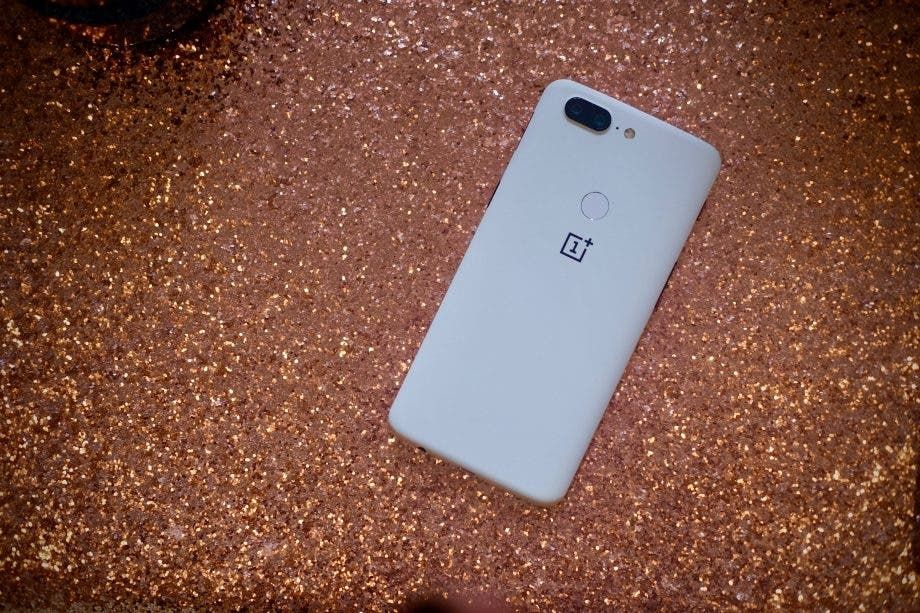 OnePlus 5T Sandstone White edition sold out in 2 hours