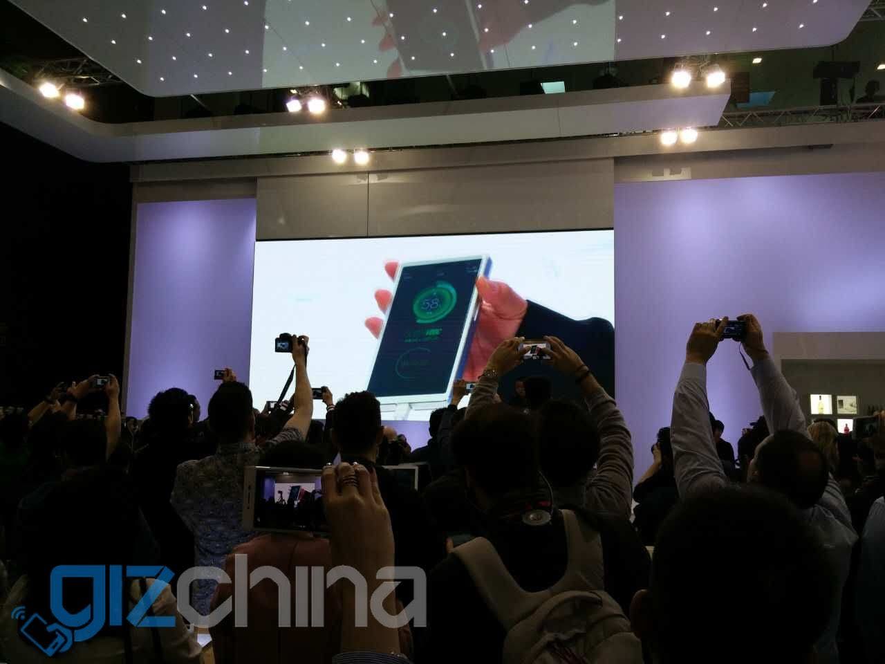 OPPO's Super VOOC charges a 2500mAh battery to 100% in 15 minutes!