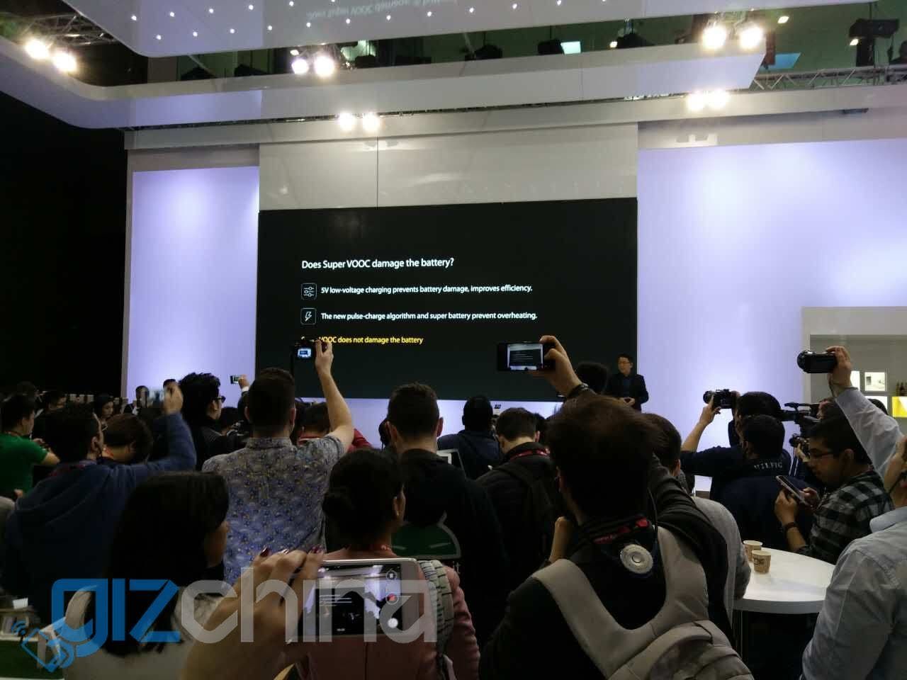 OPPO's Super VOOC charges a 2500mAh battery to 100% in 15 minutes!