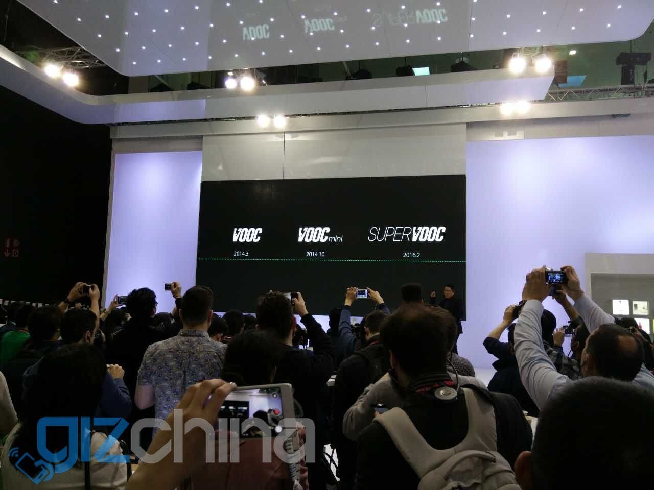 OPPO's Super VOOC charges a 2500mAh battery to 100% in 15 minutes!