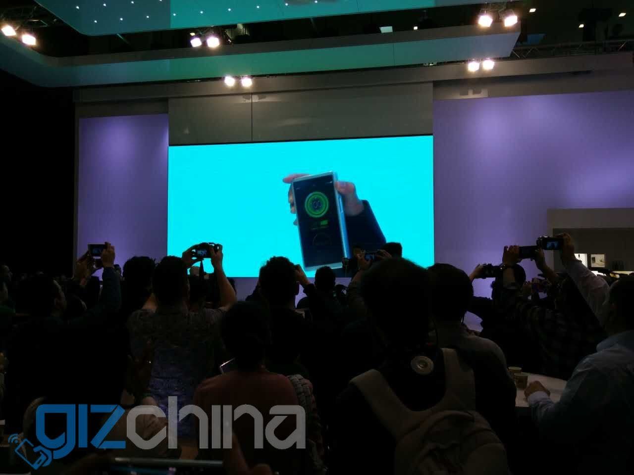 OPPO's Super VOOC charges a 2500mAh battery to 100% in 15 minutes!