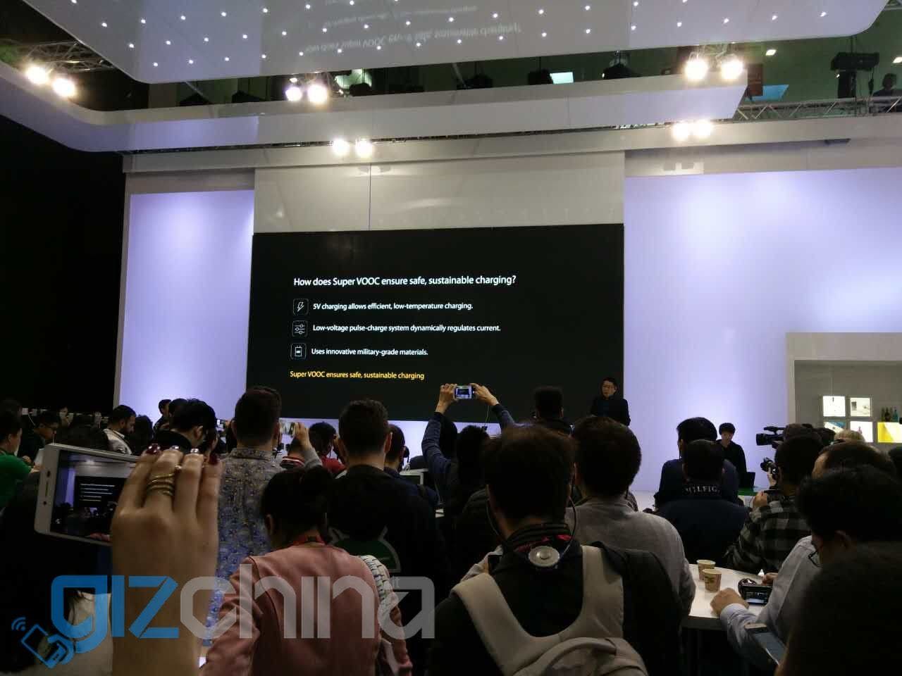 OPPO's Super VOOC charges a 2500mAh battery to 100% in 15 minutes!