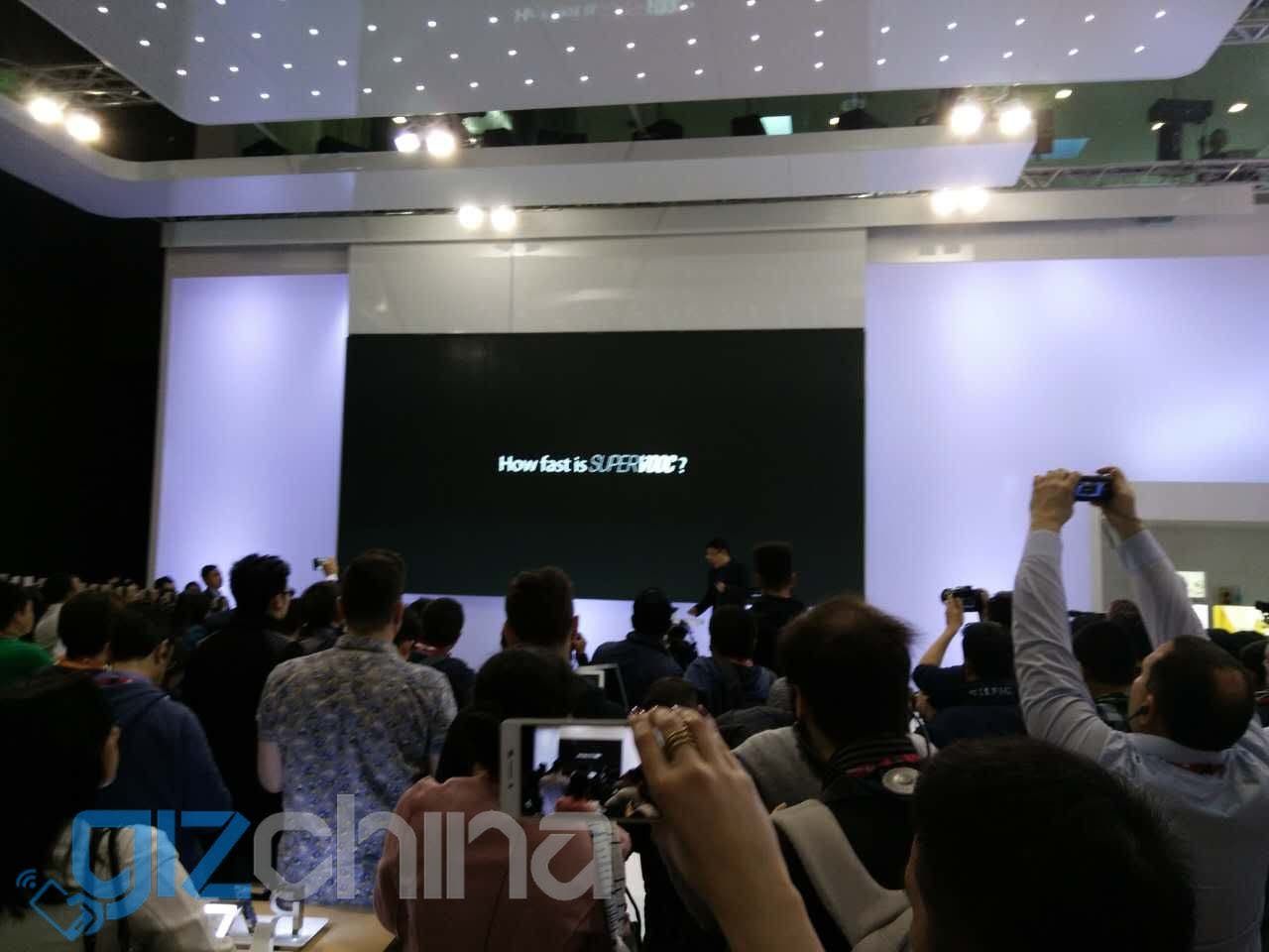OPPO's Super VOOC charges a 2500mAh battery to 100% in 15 minutes!
