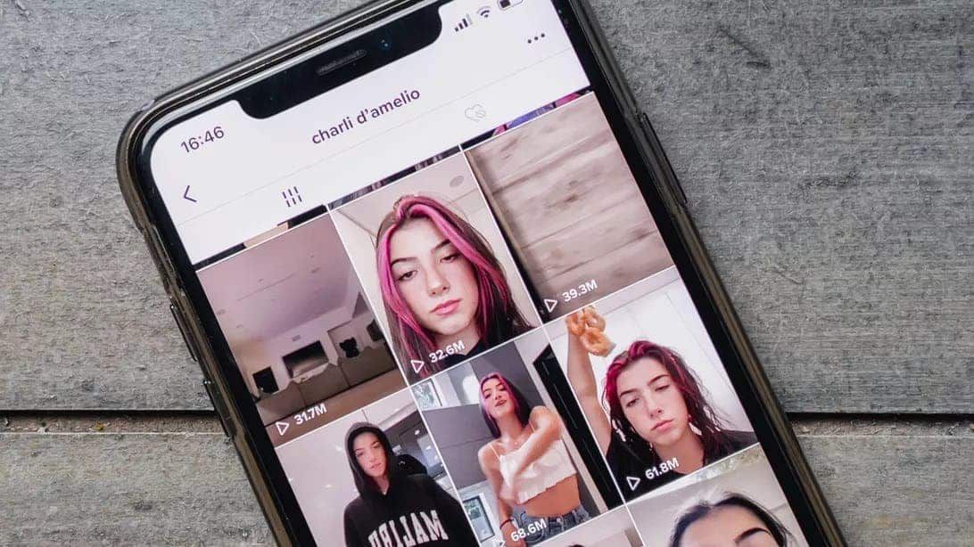 Charli D'Amelio is the first to cross the 100 million subscribers line in TikTok