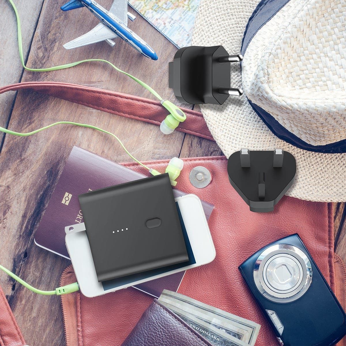 Giveaway! Win 5 (!) PowerCombo AC5000 Portable Travel Chargers from Pisen!