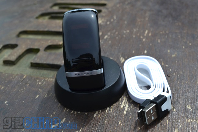 Hands on review of the $31 Trendy Style L12S smart bracelet