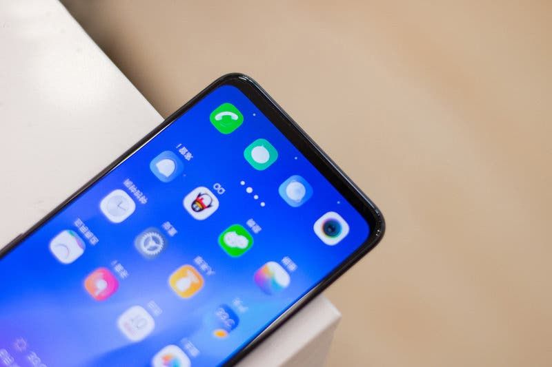 Why Chinese Smartphone Brands Can't Remove Chin From Their Flagships?