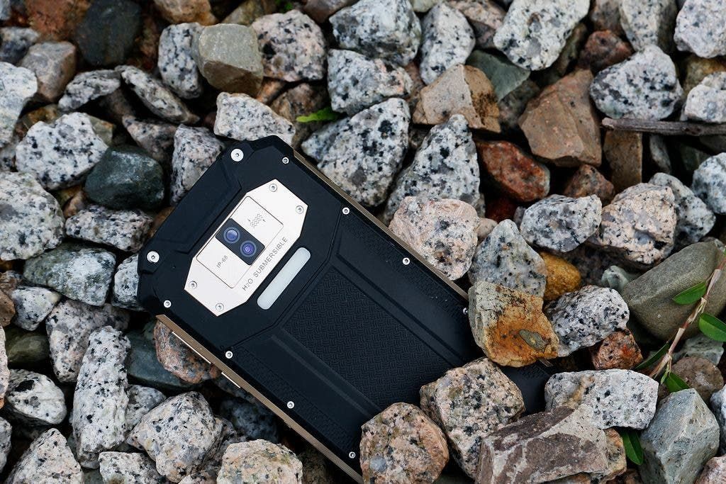 Rugged OUKITEL WP2 brutal shock-proof challenge video