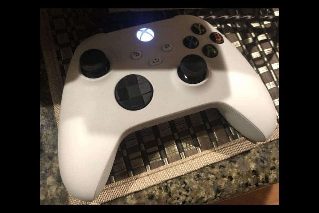 Xbox Series X white controller leaks - the console is also white