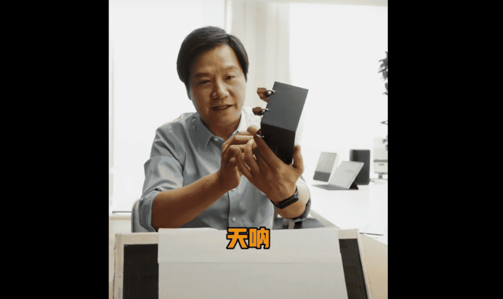 Xiaomi's CEO reveals the Xiaomi 12 Pro packaging box [VIDEO]