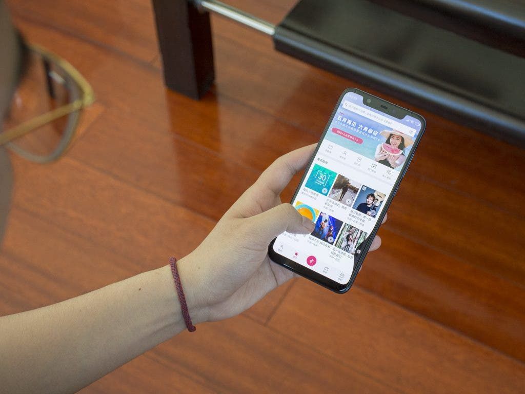 [Deal] All Variants Of Xiaomi Mi 8 Now Available From $379.99 [Coupons]