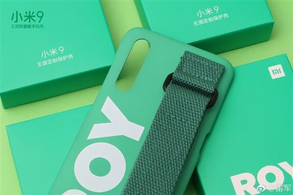 Xiaomi Mi 9 gets a customized protective mint-green case