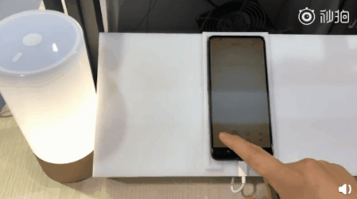 Video: Xiaomi Mi MIX 3 5G version "perfectly" controls a home bedside lamp