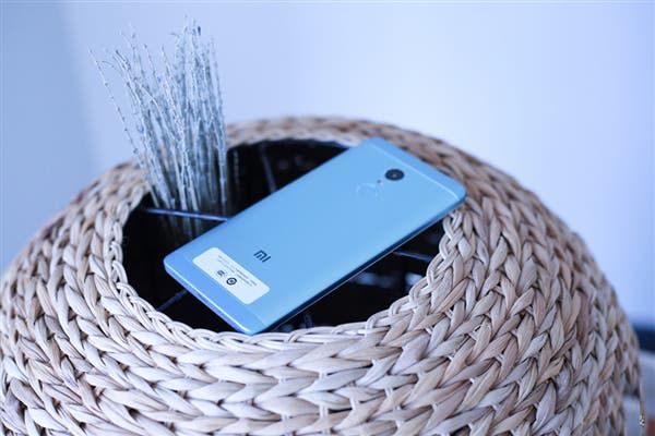 GAWK: Photos of the Redmi Note 4X Hatsune Miku (the one I want)