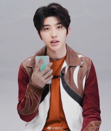 Vivo S5 Appears in Video by Mistake During an Interview