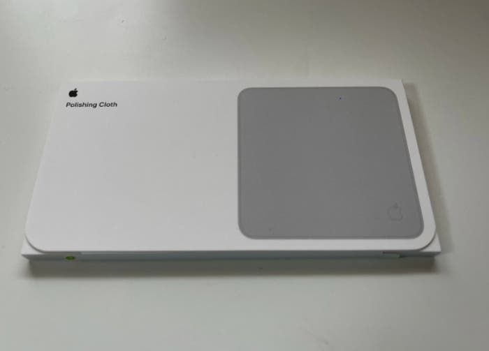 The first live photos of Apple's polishing cloth packaging