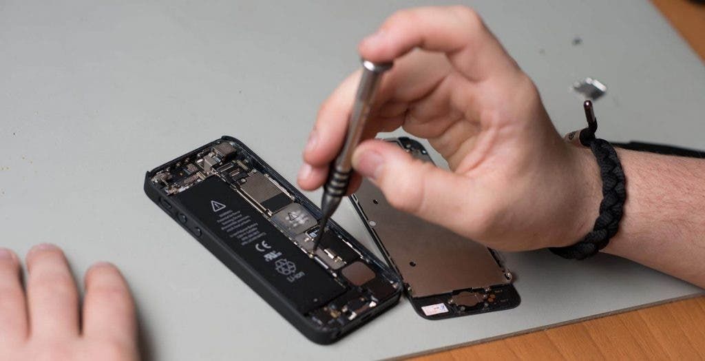 Apple will allow independent shops to fix out-of-warranty iPhones