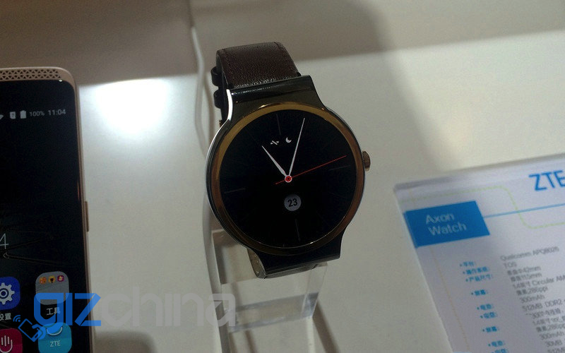 ZTE Axon smartwatch spied running Tencent OS