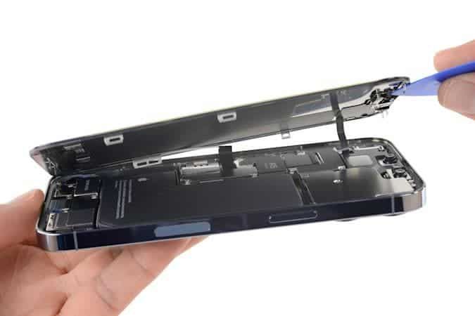 You will soon be able to fix your Apple iPhone from the comfort of your home