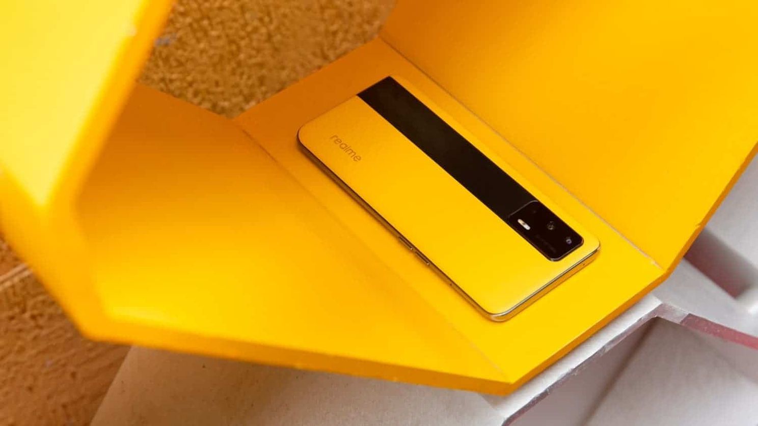 The cheapest flagship smartphone running SD 888 became a super hit