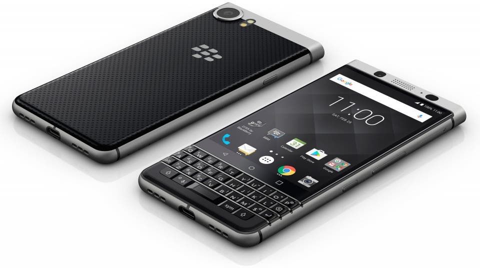 BlackBerry CEO believes that foldable smartphones are bulky and unecessary
