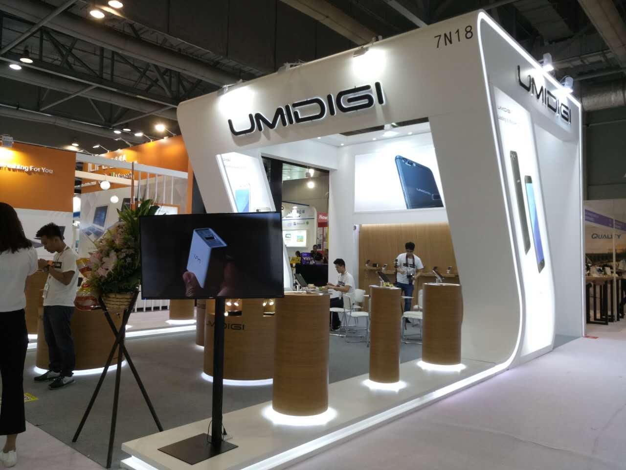 Hands-On Red UMIDIGI C Note at Global Source Mobile Electronics Fair 2017 (Live Video)