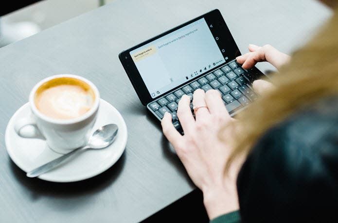 Cosmo Communicator or "smartphone" crowdfunded for $549