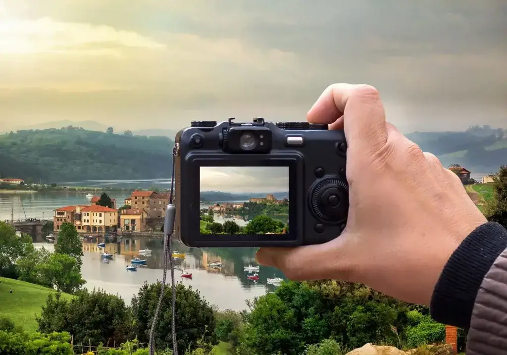 Global digital camera shipments decreased by over 10% due to chip shortages