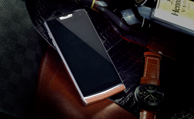 Doogee Titan T3 boasts dual display and Vertu inspired styling