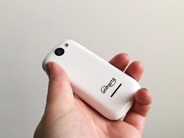 Jelly is the world’s smallest 4G phone running Android 7