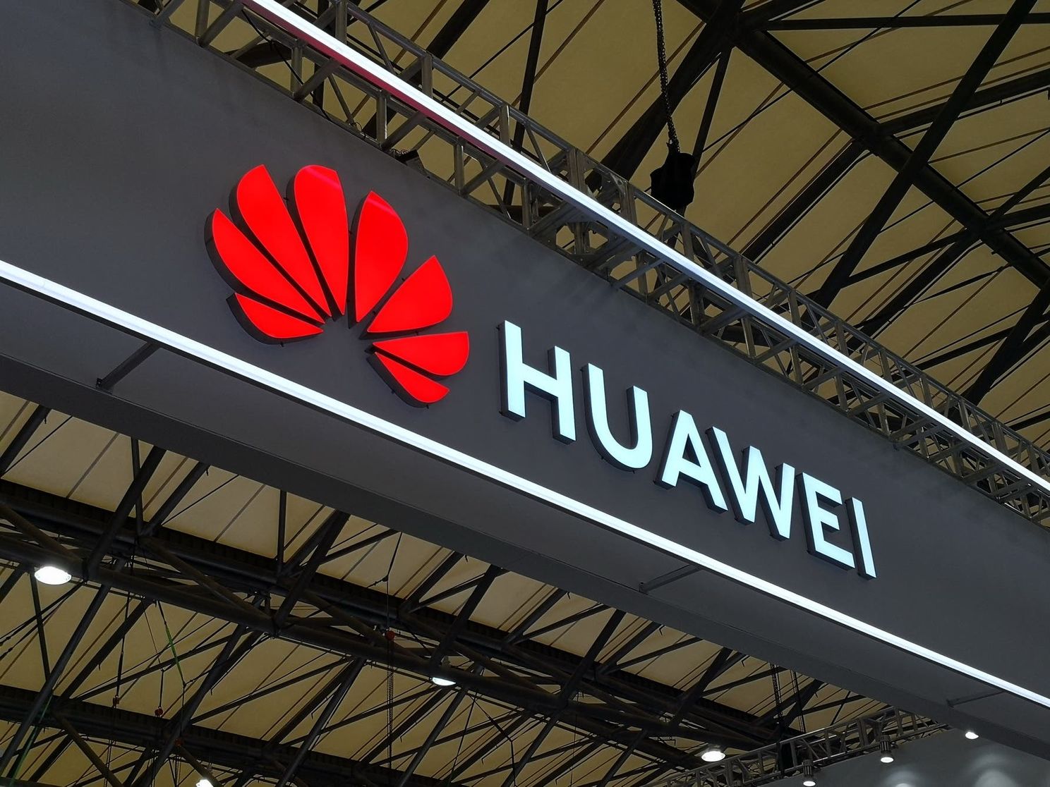 Huawei to open three new R&D centers in Russia this year