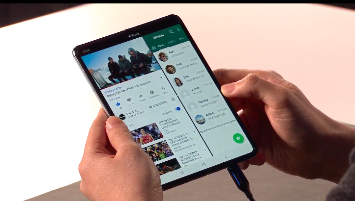 Galaxy Fold in 3-WAY MULTI-TASKING MODE
