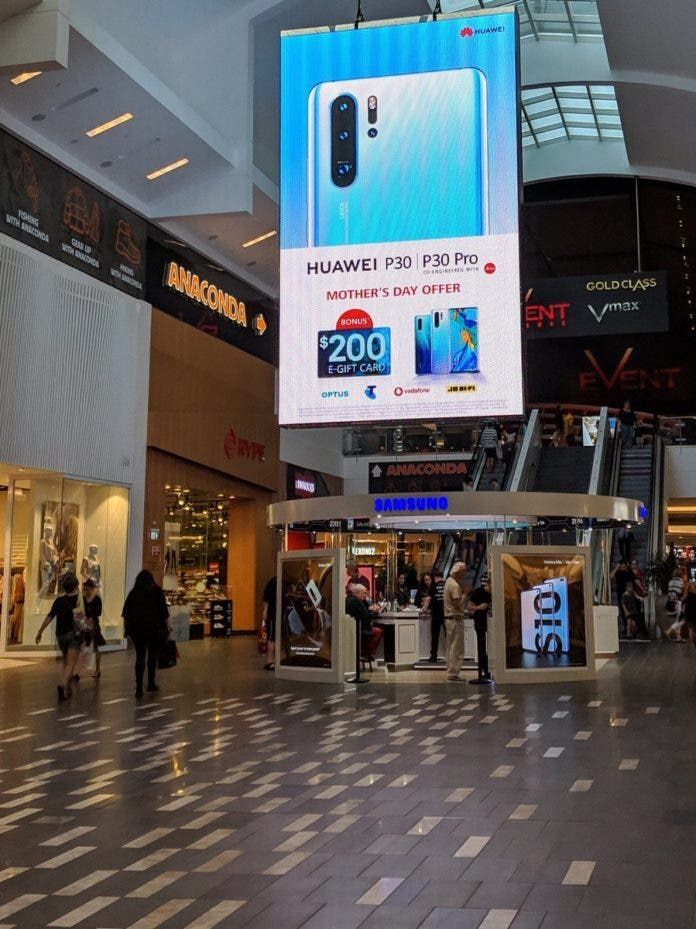 Again, Huawei trolls Samsung with a large Huawei P30 billboard outside Samsung store in Australia