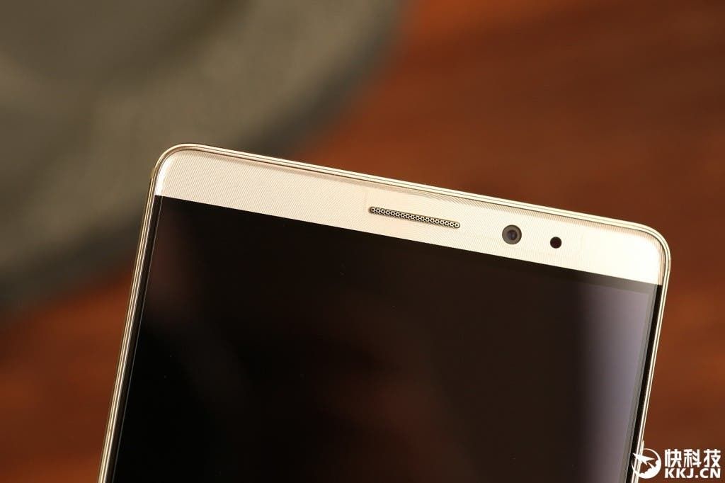 Huawei Mate 8 in photos