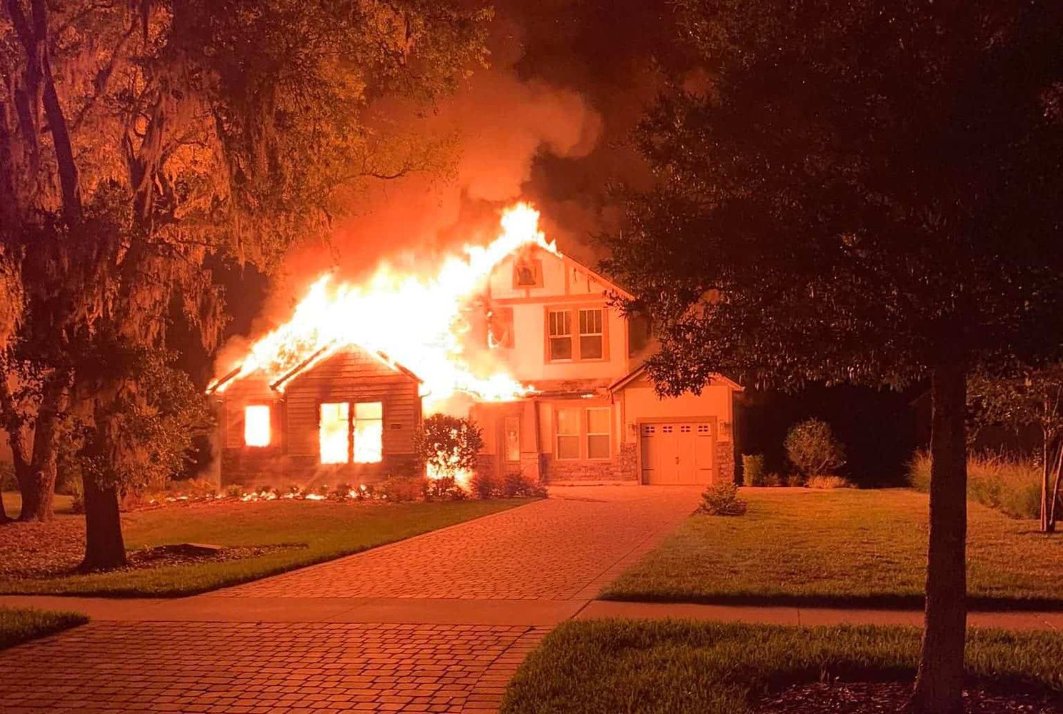 A defective battery on an iPad burns an entire house